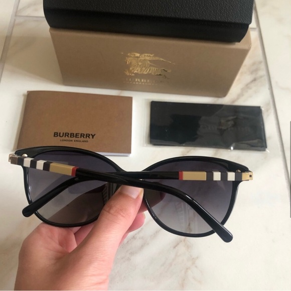 🔥NEW BURBERRY SUNGLASSES 🔥 - Picture 5 of 12
